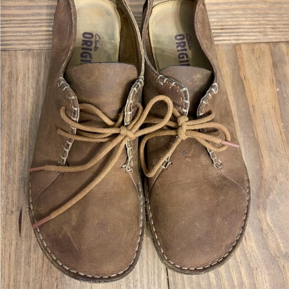 Super cool Clark’s Chukka Flats, size 10